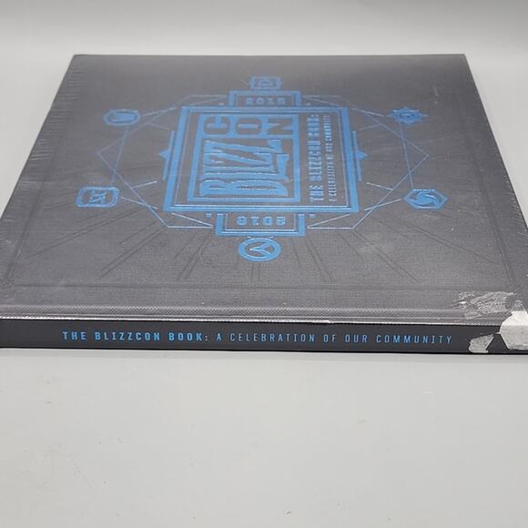 Blizzard Entertainment 2018 The Blizzcon Book A Celebration of Our Community NEW - Picture 5 of 10